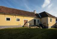 Sanierungsbedürftiger Bauernhof mit großem Grundstück