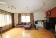 Wohnhaus mit Verkaufsgeschäft und Imbiss/Bistro