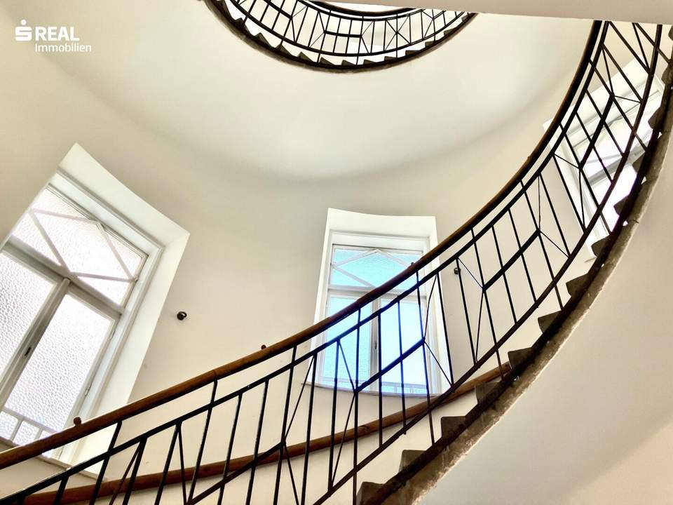 WUNDERSCHÖNE ALTBAUWOHNUNG - bestens eingeteilte 3,5 Zimmer - NIBELUNGENVIERTEL