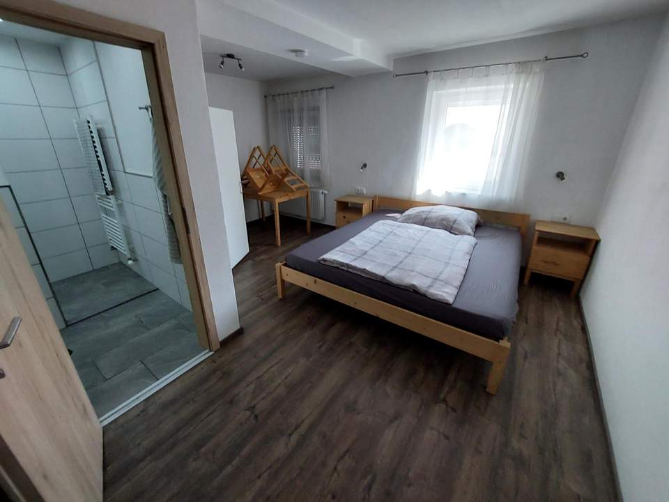 Besonderes Anlageobjekt - 6 Zimmer mit Bäder zur Zimmervermietung
