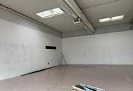 990 m² Halle und Büro direkt an der Salzburgerstrasse - GESCHÄFTSFLÄCHEWIDMUNG- sehr guteSichtbarkeit