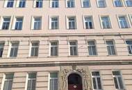 Angenehm kühle &amp; stilvolle Altbauwohnung mit Lift in ruhiger Zentrumslage