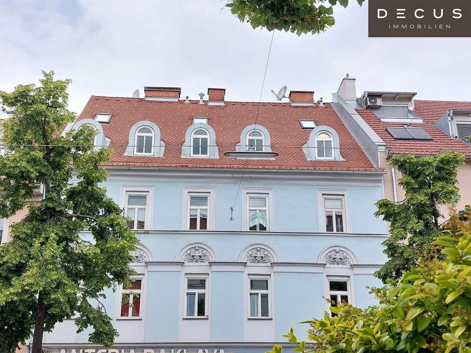 | CHARMANTE 2-ZIMMER-WOHNUNG MIT SONNIGEM BALKON | GRÜN- & SCHLOSSBERGBLICK | ca. 44,1m² | 2.OG | IDEALE LAGE