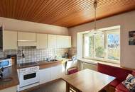 Großzügiges Wohnhaus mit zwei Wohneinheiten – ideal für Familien oder Mehrgenerationen mit Garten und mehreren Stellplätzen