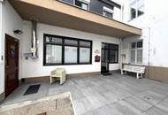 Viel barrierefreier Wohnraum, Platz für gemeinsame Werte und Indoor-Pool // Much barrier-free living-space, room for shared values, and indoor pool //