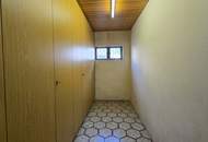 Großzügig konzipierte Wohnung * Loggia * KFZ Garagenplatz * Sauna * sanierungsbedürftig