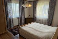 teilsaniertes Doppelhaus mit Keller und Garage auf schönem großem Grundstück zu verkaufen