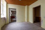 HOFLAGE mit GRÜNBLICK | 3. Stock | Sanierungsbedürftiger Altbau | Bewilligte Planung inkl. bewilligtem Balkon | Nähe Einsiedlerpark, U4 Margaretengürtel, künftiger U2-Station Reinprechtsdorfer Straße