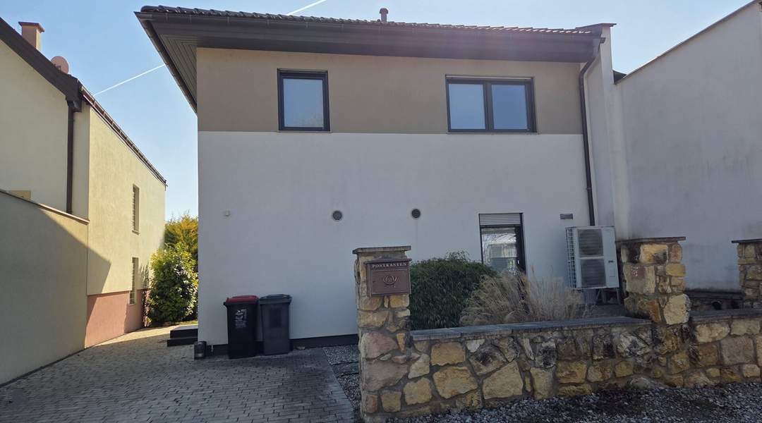 Neuwertiges Einfamilienhaus zu verkaufen