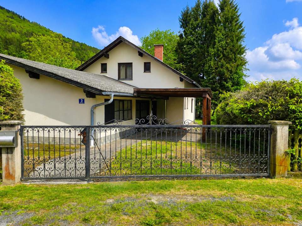 Anlegerobjekt mit Wohnrecht – Einfamilienhaus in ruhiger Lage mit Werkstatt und Sauna
