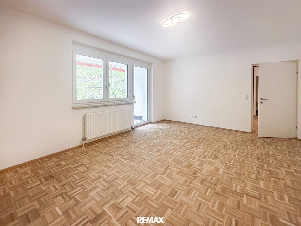 frisch renovierte 3-Zimmer-Wohnung mit grüner Terrasse