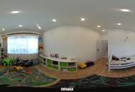 Elegantes Wohnen im Grünen! Neuwertiges Dreifamilienhaus in erhöhter Ruhelage