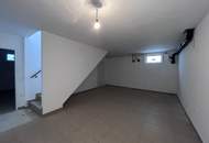 Erstbezug !! Traumhafte Doppelhaushälfte , Wohnkeller mit Garten und 2 Stellplätzen!