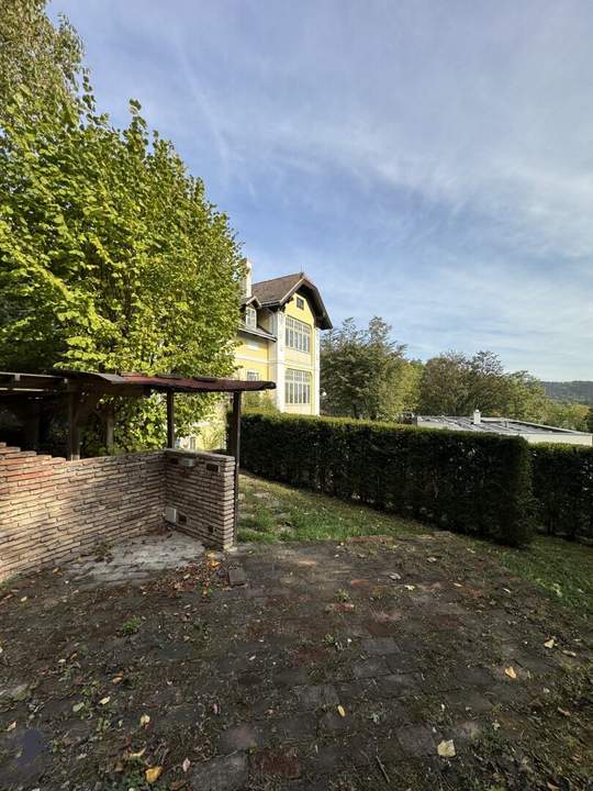 Lage Lage Lage! Einzigartige Villa in idyllischer Lage - Perfektes Renovierungsprojekt in Hinterbrühl!