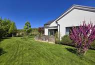 Moderner Bungalow mit vielen Extras -- Photovoltaikanlage, Carport, DAN-Küche, Heizkamin und großes Gartenparadies