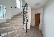 MEHRPARTEIENHAUS MIT ENTWICKLUNGSPOTENZIAL AUF GEWERBEGRUNDSTÜCK