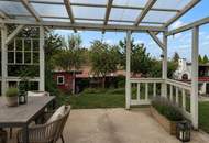 Landhausstil | uneinsehbarer Innenhof u. überdachte Pergola | romantischer Garten | Schwedenofen | freistehende Badewanne