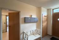 Exklusive Wohneinheit im Eckreihenhaus mit Luxusgarten &amp; Pool // Exclusive unit in a corner townhouse with a luxurious garden and pool //