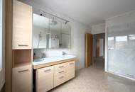 Klimatisierte Dachgeschosswohnung mit 4 Schlafzimmer und Garage // Air-conditioned attic apartment with 4 bedrooms and garage //