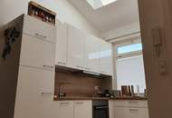 Zwischen Stadtleben und Erholung! Exklusive Dachgeschoss-Maisonette Wohnung mit wunderschöner Einbauküche und Süd-Ausrichtung - hell, modern & hochwertig!