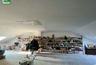 FÜR Gewerbe, Praxis, Büro etc..Ca. 147m² barrierefreie Gewerbefläche im EG mit separatem Eingang & großer Glasfassade in modernem Niederenergiebau aus 2009. Schöner Garten für Privat oder Lagerhalle/Nebengebäude.