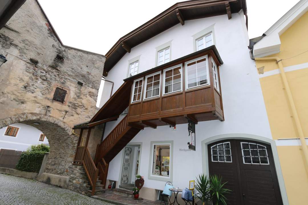 Verborgener Schatz in Gmünds Altstadt mit Burgblick