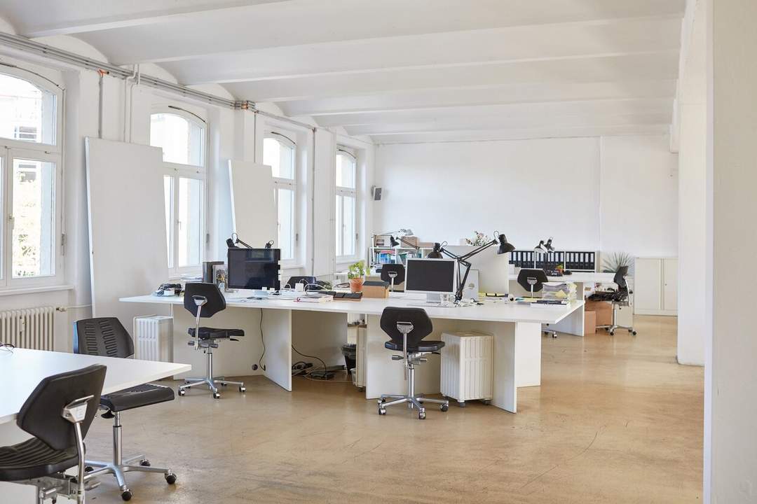 Eindrucksvolle 6-Zimmer Wohnung im Dachgeschoss in bester Lage, Nähe Börse