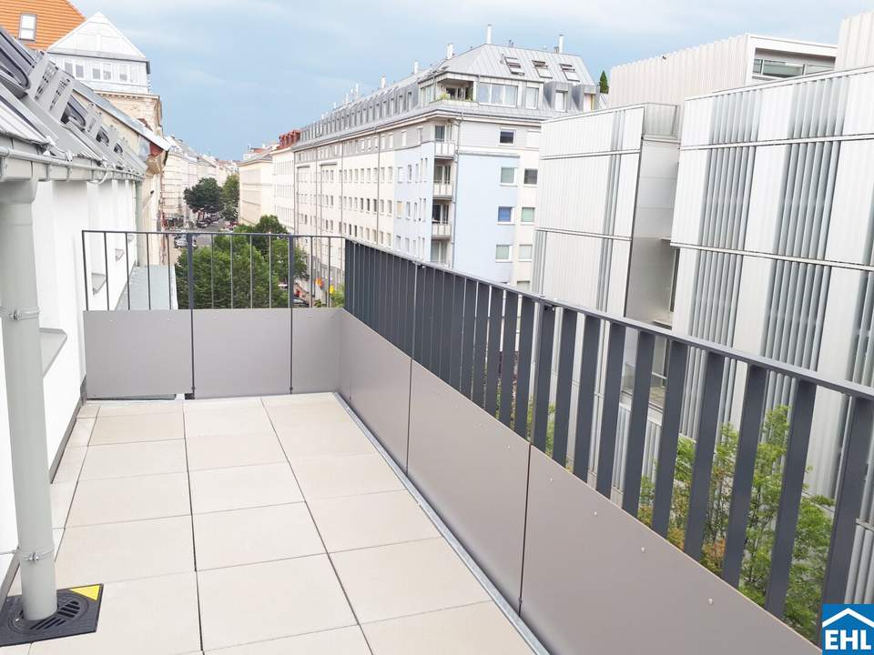 Geräumige Dachgeschosswohnung mit Balkon im Herzen Magaretens