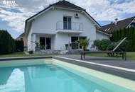 Luxuriöses Wohnen: Designhaus mit Garten, Pool und geräumiger Garage
