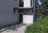 Sanierte Familienwohnung vereint höchsten Wohnkomfort mit einer entspannten Grünlage und herrlichem Ausblick! Freuen Sie sich auf ein durchdachtes, flexibles Raumkonzept – perfekt für modernes Wohnen. Jetzt dank KI-Visualisierung realitätsnah erleben!