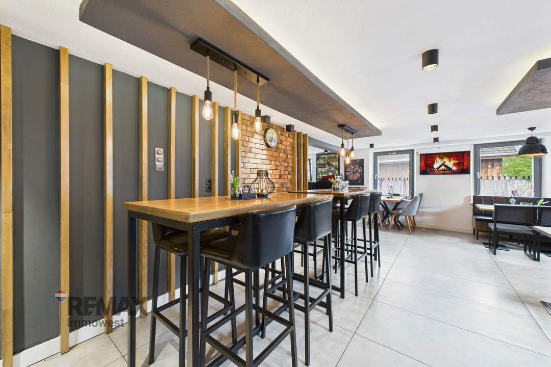 Zinshaus mit Pizzeria und bebaubarer Grundstücksreserve – Alles an einem Standort