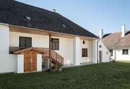 "Zauberhafter Dreikanthof mit großem Gartenparadies bei Tulln"