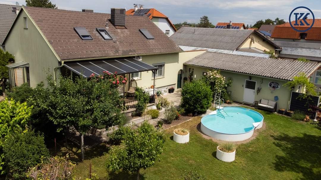 Saniertes Einfamilienhaus mit großem Garten in sehr guter Lage und ausgezeichneter Infrastruktur.