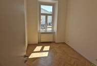 3-Zimmer-Altbauwohnung mit Einbauküche!
