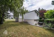 Villa mit Nebengebäude und Pool in Top-Ruhelage