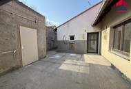 Frisch saniertes, ebenerdiges Miethaus mit uneinsehbarem Innenhof, Doppelgarage und viel Platz – 2272 Niederabsdorf