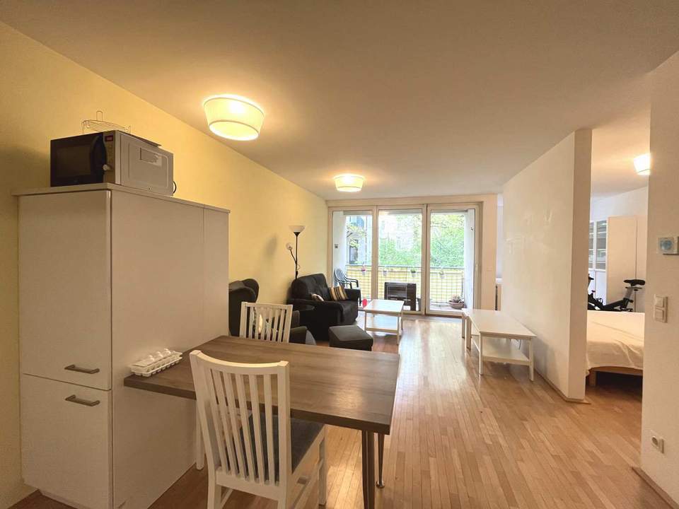 Öffentlich sehr gut angebundene 1,5-Zimmer-Wohnung mit Loggia!