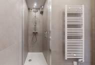 ERSTBEZUG nach Sanierung I Großzügige 2 Zimmer Wohnung mit Ausblick ins Grüne I inkl. Tischlerküche mit Siemens Geräten I Alte Donau Nähe