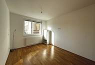 Sonnige Terrassenwohnung mit 2 Zimmern in ruhiger Seitengasse nächst Jörgerstraße und Elterleinpl.!