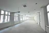 Beeindruckendes, neu saniertes Open Space Büro mit Balkon direkt auf der Mariahilferstraße zu mieten
