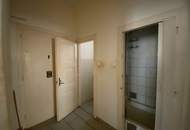 3 Zimmer-Wohnung ZUM SANIEREN, HELL und RUHIG!