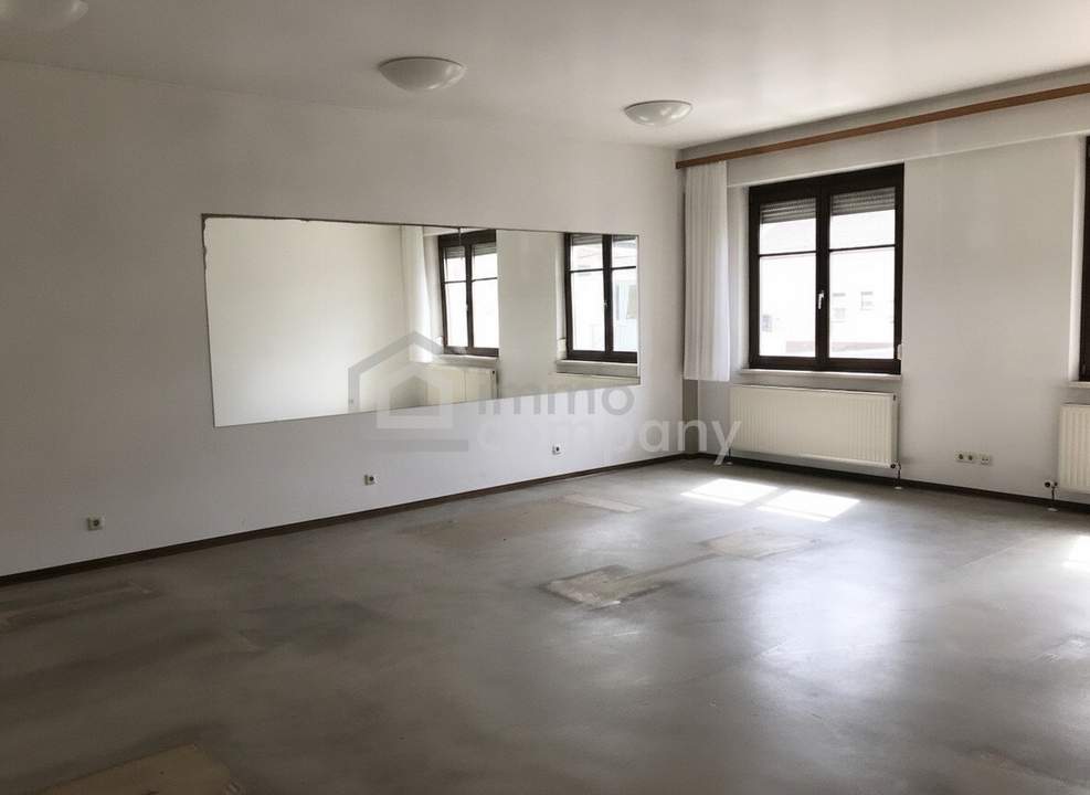 Studio mit Umkleiden / Dusche / WC