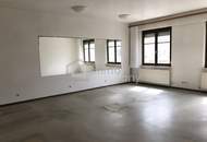 Studio mit Umkleiden / Dusche / WC