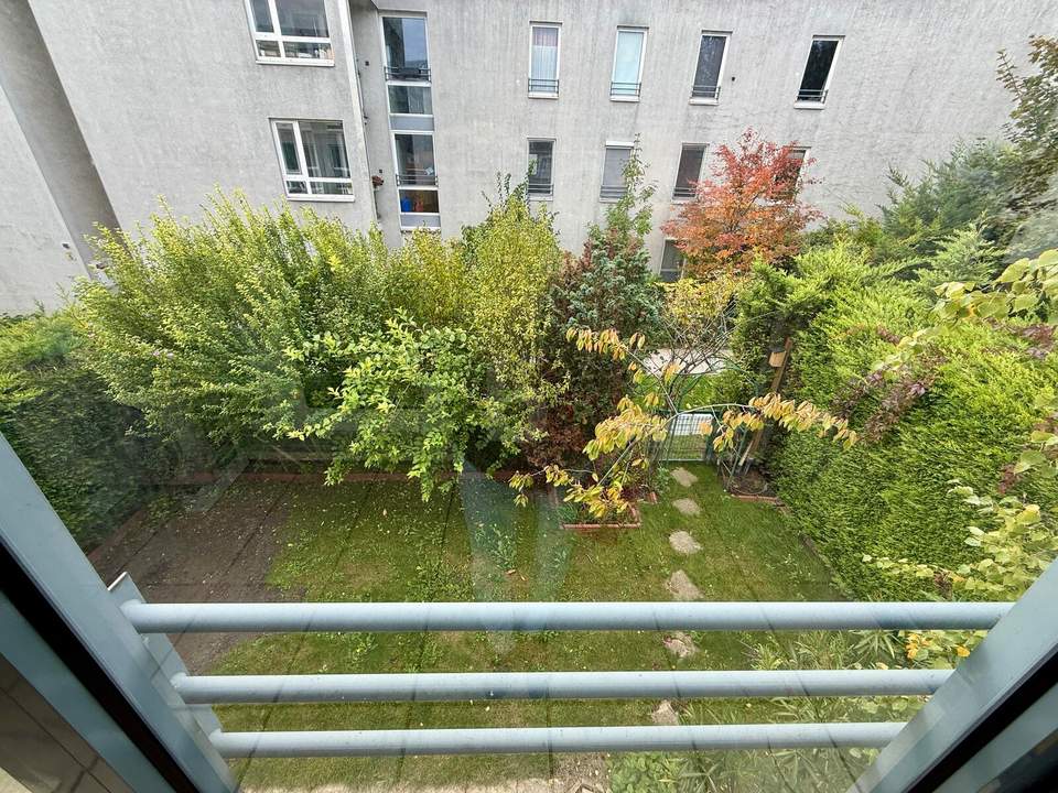 GERÄUMIG, RUHIG, MIT LOGGIA UND GARAGE!