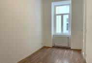 Großzügige sanierte 2-Zimmer-Altbauwohnung mit Potenzial und Ruhelage