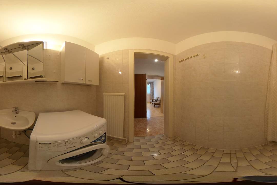 ''Wohnen & Investieren: 3-Zimmer Wohnung mit Loggia & Stellplatz – freier Mietzins!"