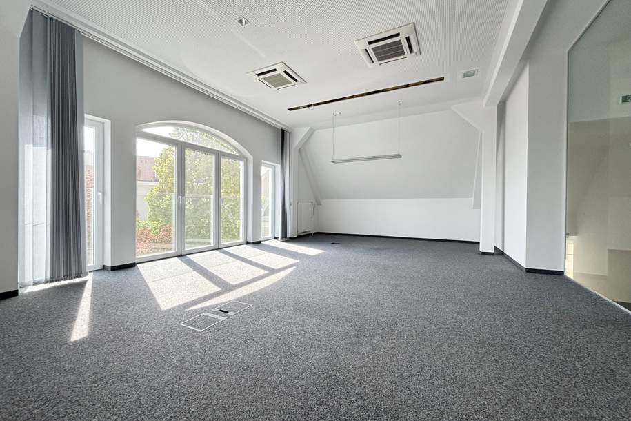 Arbeiten mit Charme - Bürofläche im Dachgeschoss einer Villa, Gewerbeobjekt-miete, 2.348,50,€, 4600 Wels(Stadt)