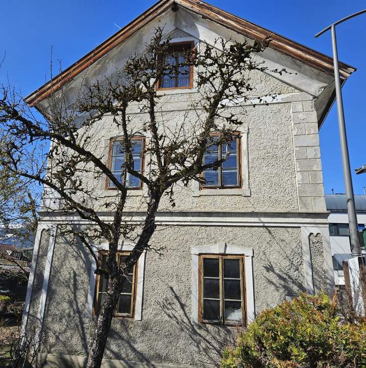 VERKAUFT! Grundstück mit renovierungsbedürftigem Haus im Zentrum von Saalfelden