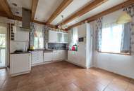 Holzblockhaus mit Vollkeller in guter Lage