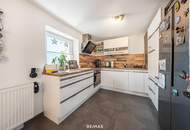 Zwei Wohneinheiten, ein Ausblick – Zweifamilienhaus mit Bergpanorama